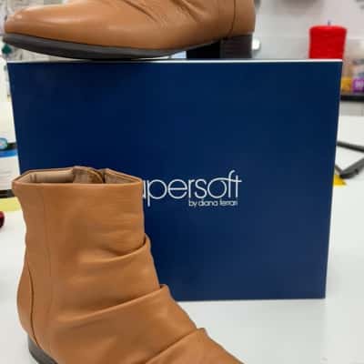  Womens  Size 40 US 9 Beige / Brown 