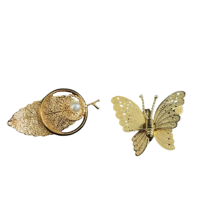  Womens vintage Brooch collection (2) Gold-tone