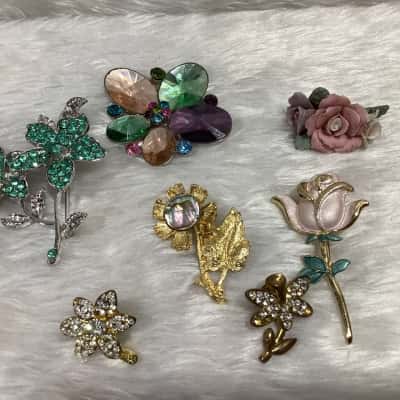  Womens Vintage Brooches 