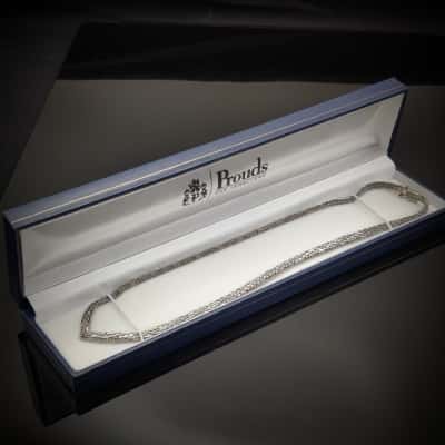  A Timeless Piece -+ Vintage Italian 925 Silver V-Shaped Multi link Necklace 