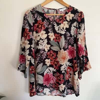 BNWT**Jump.  Floral Long Sleeve Top.   Size 10 