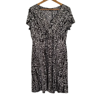 Basque Size 16 Beige / Black / White Dress