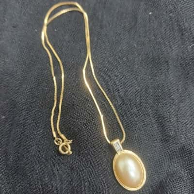 Avon Fashion Womens Necklace / Pendant Gold 