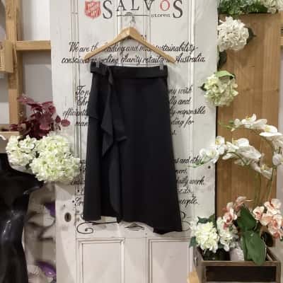 VOIR BRAND! Womens  Size M Wrap Skirt Black! STUNNING WRAP SKIRT! GREAT FOR A NIGHT OUT! ELEVATE ANY OUTFIT! BNWT