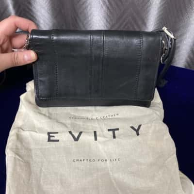 EVITY Women’s Small Leather Handbag Black 