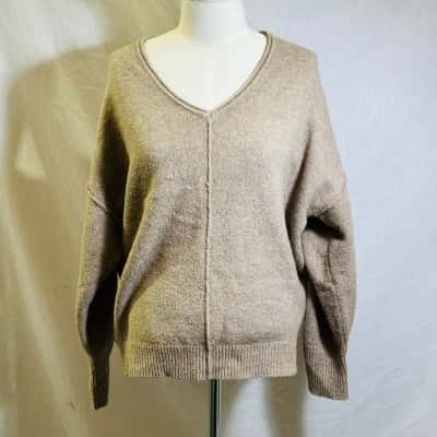 DECJUBA Size M V-Neck Jumper Brown 