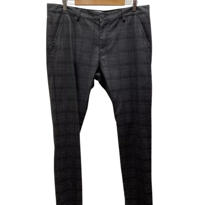 Yd. Mens  Size 36 Black Check Pants