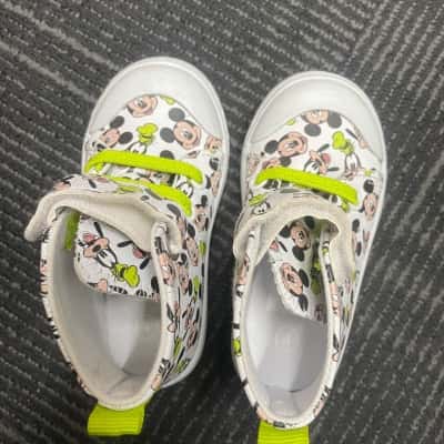Disney Kids  Size 4 Shoes