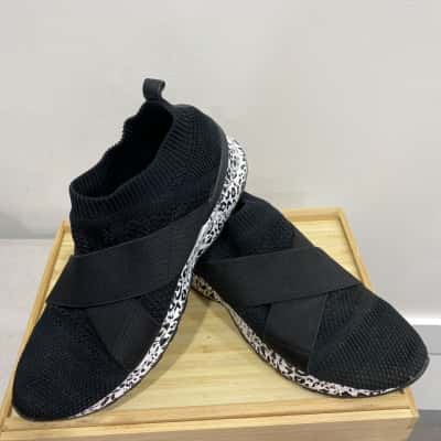 Country Road Womens  Size 39 Black  / White 