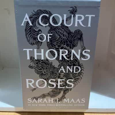 A Court of Thorns and Roses Boset
