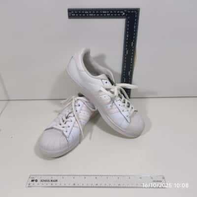 Adidas Mens Size 9 Superstar Sneakers White PreOwned 