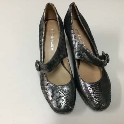 Bresley  Womens  Size 38 Metallic Snakeskin Print Leather Pump