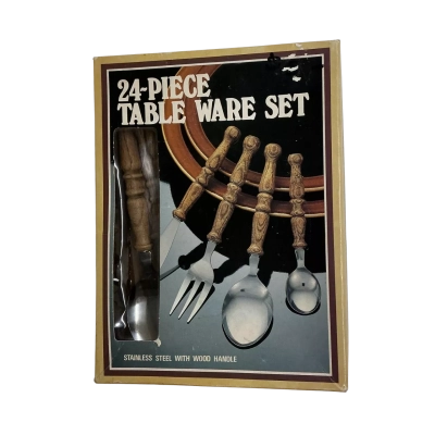 24 piece table ware set with wooden handles