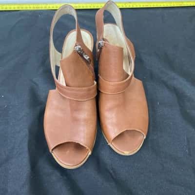 Klouds Womens  Size 33 Platforms Brown 