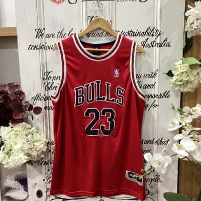 NBA Brand! CHICAGO BULLS JERSEY VEST! MARQUEE PLAYER THE ICONIC NO; 23 MICHAEL JORDAN JERSEY NUMBER! Mens  Size XXXL Jersey Red 
