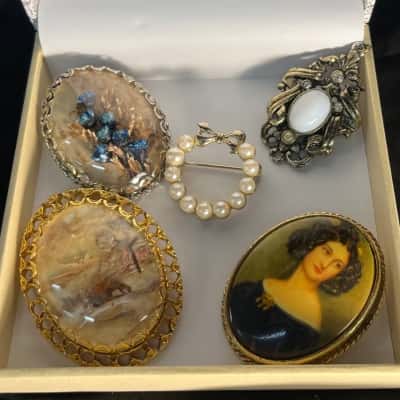 Vintage Brooch Bundle