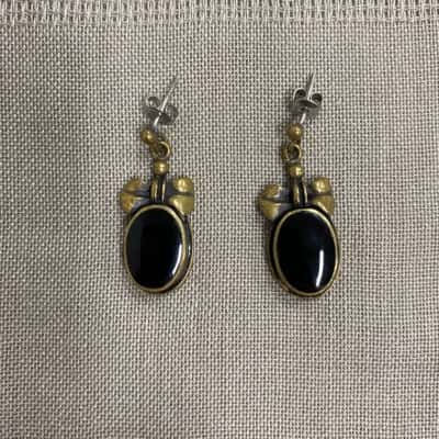  Womens Brass Tone Black Centred Stud Earrings