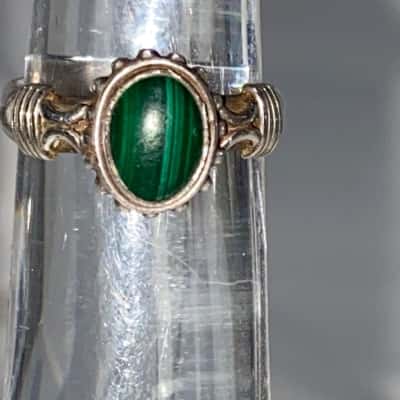 925 SILVER RING Size US 5 1/4 with suspected Malachite gemstone insert 