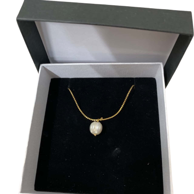 Bradford Exchange. Womens freshwater pearl gold plated 22cm drop Necklace 