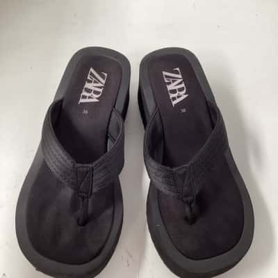 Zara Womens  Size 36 Platform slides Black  