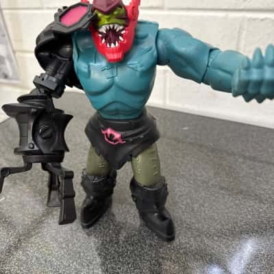 Mattel He-Man and The Masters of the Universe Trap Jaw action figure, inspired by the Netflix animated series. It includes a weapon accessory. The figure has a "Power Attack" move feature.(B10)