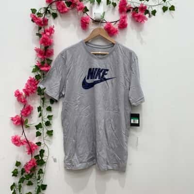 Nike Mens  Size XL Short Sleeve T-shirt Grey 