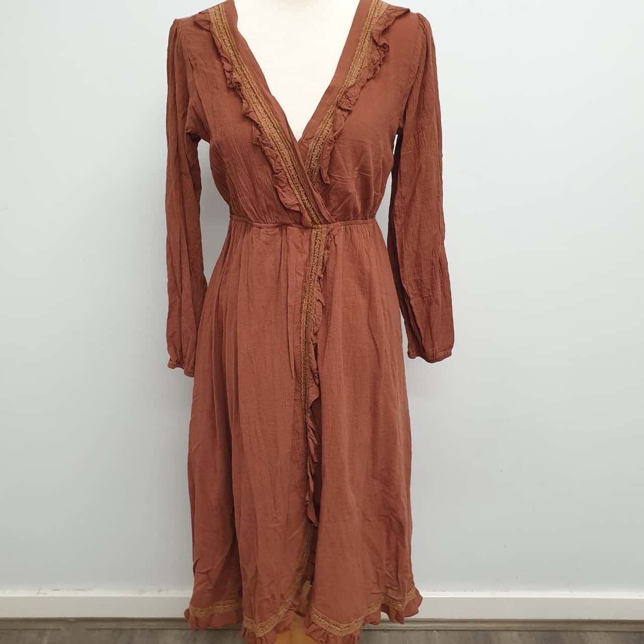 Esther & Co Boho Classy Burnt Orange Frill Trim Wrap Hem Maxi Dress Size 12 L - RRP $129.99 (s) Esther & Co Boho Classy Burnt Orange Frill Trim Wrap Hem Maxi Dress Size 12 L - RRP $129.99 (s)