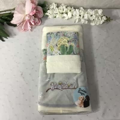 May Gibbs Cream / Snugglepot & Cuddlepie Hand Towel, Face Washer & Bib Gift Set (new)