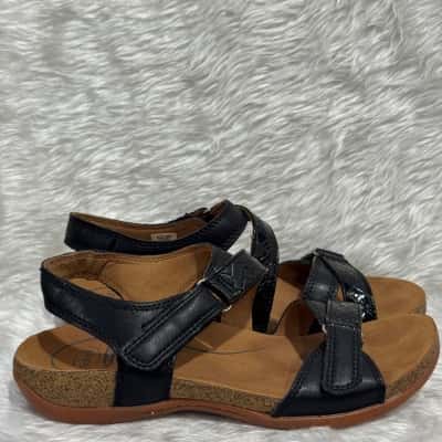 Scholl Womens  Size 37 Sandals Black  