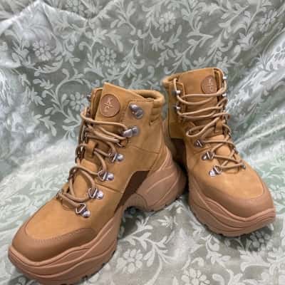 Kenneth Cole Womens  Size 5.5 Beige 