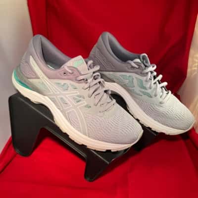 Asics Women's  Gel - Flux 5 Size Euro 40, 8.5 US 
