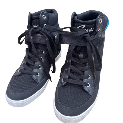 Guess Womens  Size 8.5 Black Shoes 