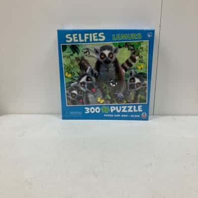 Selfies Lemurs 300 Piece Puzzle