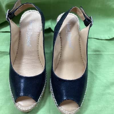 Blue Illusion Womens Black  wedge shoes (sh)