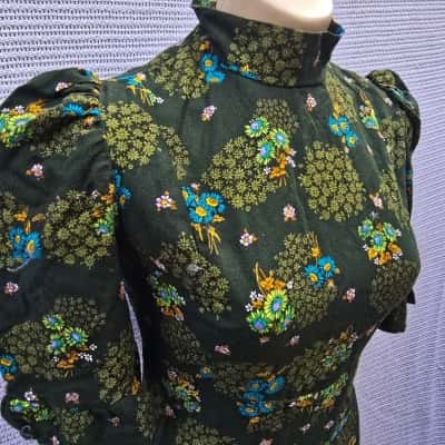  Womens  Size 8 Floral vintage dress