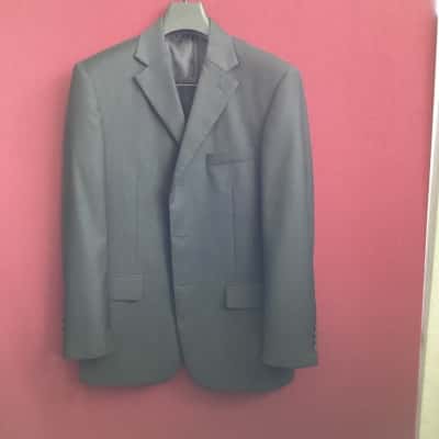  Mens  Size 34 Black suit with 2 pairs pants  