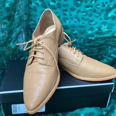 Diana Ferrari Womens  Size 39 Tan Flats