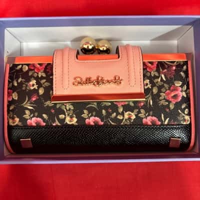  Women's Sally Young Floral Pattern Long Clutch Wallet featuring a Kiss Lock Clasp