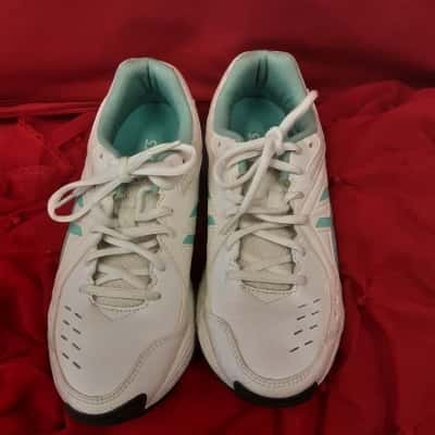 Asics Essex women's gel netburner Academy nine sneakers