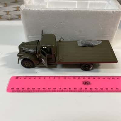 The National Motor Museum Mint 1/32 1941 Chevy Military Flatbed