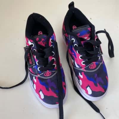 Heelys Pink Blue Camouflage Print Roller Shoes Size 2 