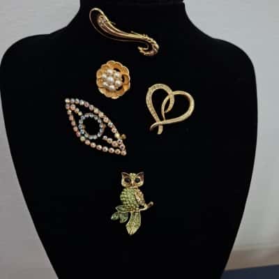  Womens goldtone Brooches