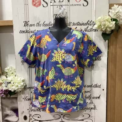Gorman Brand! DINOSAUR PRINT SCRUBS!!Womens  Size L Short Sleeve Shirt / Short Sleeve Top / V-Neck Top Animal print / Blue 