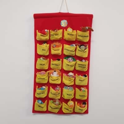 2005 Sesame Street 35th Anniversary Wall Hanging With 24 Plush Toys