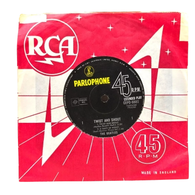 7" Vinyl EP Record The Beatles ‎– Twist And Shout Released 1964 In RCA Sleeve. Record Condition Is Fairly Good For Age With No Bad Scratches - Needs & Good Clean