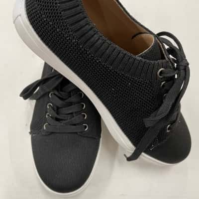 Khoko Womens  Size 7 Black  Sneakers