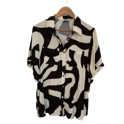 Dissh Womens  Size 10 Button Up Top / Short Sleeve Top Black  / Cream 