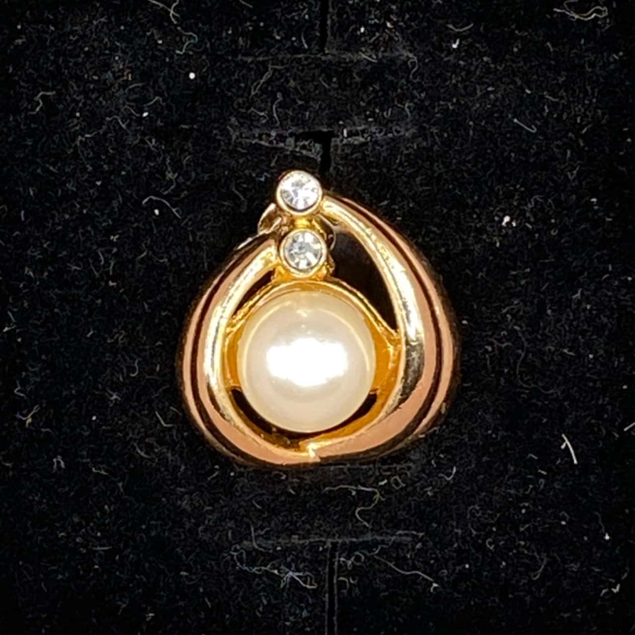 2x Vintage style clip on earrings