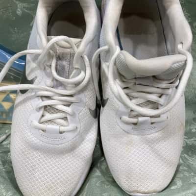 Nike Mens  Size 9 shoes White 