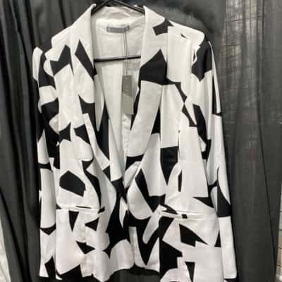 Katies Womens  Size 10 Open Jacket Black  / Pattern / White 